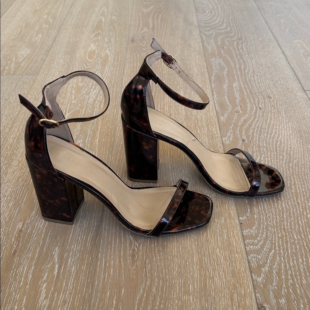 Wild Diva Lounge Tortoise 4” Heeled Sandals. Barely worn.